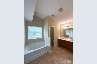 13802 Plowdon Court, Charlotte, NC 28215 - Photo 12