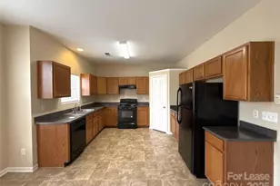 13802 Plowdon Ct, Charlotte, NC 28215 - Photo 8