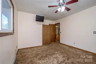 220 Leverette Dr, Hendersonville, NC 28791 - Photo 16