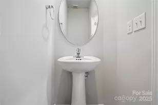 2040 Vinyasa Ln, Charlotte, NC 28215 - Photo 10