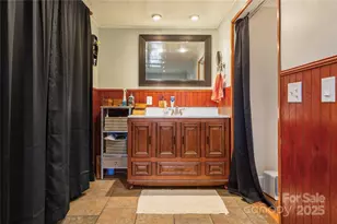 333 Oakview Park Rd, Asheville, NC 28803 - Photo 14