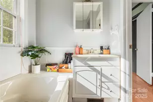 333 Oakview Park Rd, Asheville, NC 28803 - Photo 18