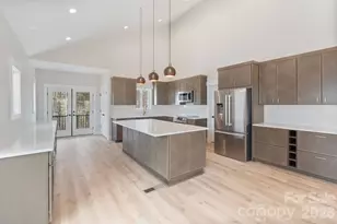 5733 Selkirk Dr, Hickory, NC 28601 - Photo 6