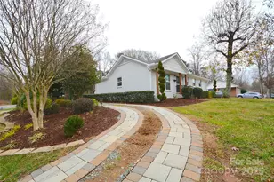 6801 Barrington Dr, Charlotte, NC 28215 - Photo 4