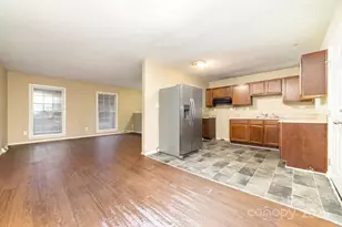 7126 Cove Creek Dr, Charlotte, NC 28215 - Photo 6