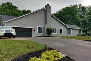 9327 Hunting Ct, Matthews, NC 28105 - Photo 2