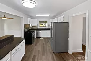 506 Queens Gate Dr, Kannapolis, NC 28083 - Photo 2