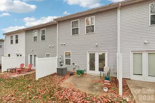 8041 Alderton Ln, Charlotte, NC 28215 - Photo 32