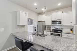 8041 Alderton Ln, Charlotte, NC 28215 - Photo 16