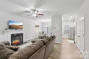 8041 Alderton Ln, Charlotte, NC 28215 - Photo 8