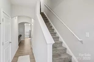 8041 Alderton Ln, Charlotte, NC 28215 - Photo 4