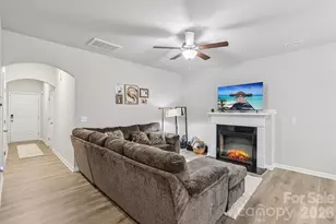 8041 Alderton Ln, Charlotte, NC 28215 - Photo 2