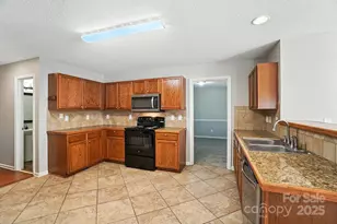 11121 Nolet Ct, Charlotte, NC 28215 - Photo 16