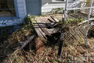 218 Cub Creek Rd, Bakersville, NC 28705 - Photo 4