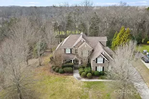 2016 Autumn Blossom Ln, Waxhaw, NC 28173 - Photo 2