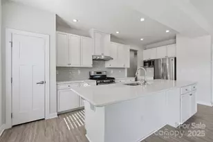 4711 Green Mountain Dr, Charlotte, NC 28215 - Photo 16