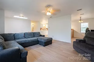 2016 19th Ave Cir NE, Hickory, NC 28601 - Photo 2