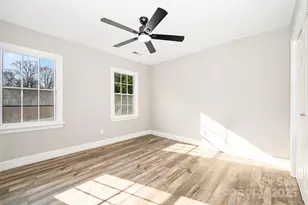 2537 Amber Creste Ln, Charlotte, NC 28212 - Photo 18