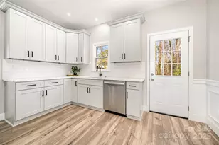 2537 Amber Creste Ln, Charlotte, NC 28212 - Photo 10