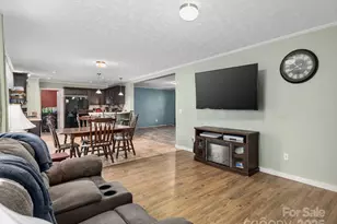 92 Suncrest Dr, Mars Hill, NC 28754 - Photo 4