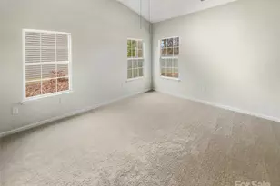 5219 Hedgecrest Pl, Charlotte, NC 28269 - Photo 10