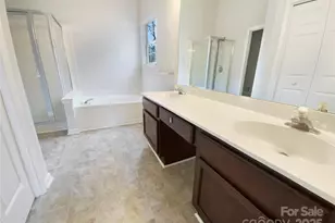 5219 Hedgecrest Pl, Charlotte, NC 28269 - Photo 6