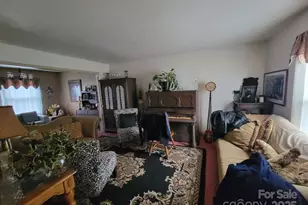 6801 Somersworth Dr, Charlotte, NC 28215 - Photo 4