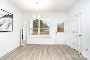 1124 Thayer Gln Ct, Charlotte, NC 28213 - Photo 4