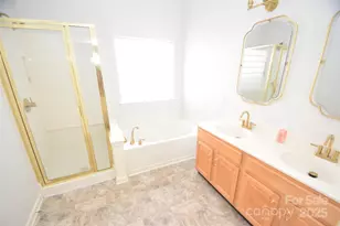 10214 Stoneykirk Ln, Charlotte, NC 28269 - Photo 16