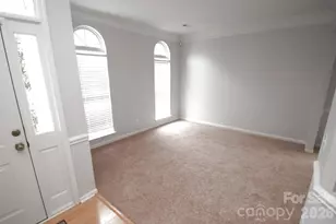 10214 Stoneykirk Ln, Charlotte, NC 28269 - Photo 4