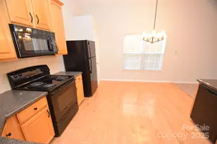 10214 Stoneykirk Ln, Charlotte, NC 28269 - Photo 12