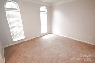 10214 Stoneykirk Ln, Charlotte, NC 28269 - Photo 4