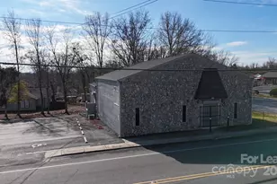 2605 1st Ave SW, Hickory, NC 28602 - Photo 1