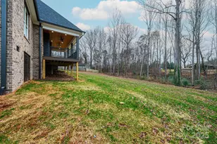 1328 33rd Ave Dr NE, Hickory, NC 28601 - Photo 4