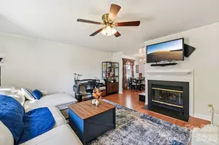 6025 Crape Myrtle Ln, Charlotte, NC 28216 - Photo 4