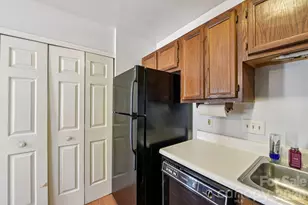 6025 Crape Myrtle Ln, Charlotte, NC 28216 - Photo 10