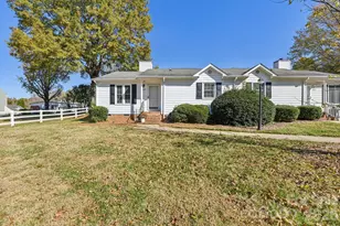 6025 Crape Myrtle Ln, Charlotte, NC 28216 - Photo 1