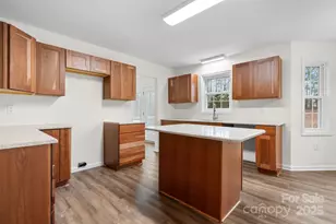 3723 Franklin Ct, Newton, NC 28658 - Photo 16