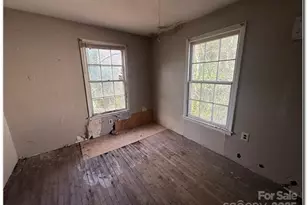 515 S Maple St, Dallas, NC 28034 - Photo 2