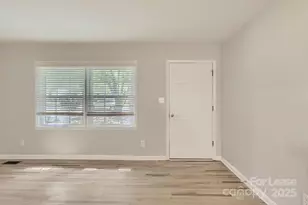 400 Vinecrest Dr, Matthews, NC 28105 - Photo 4