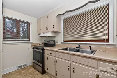 1041 Watts Drive, Charlotte, NC 28216 - Photo 4