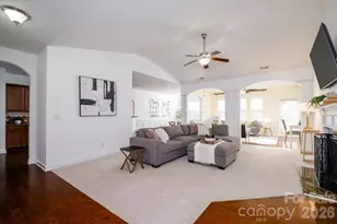 8928 Carneros Creek Rd, Charlotte, NC 28214 - Photo 10