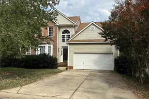 10822 Chamberlain Hall Ct, Charlotte, NC 28277 - Photo 2
