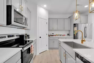 11012 Pagebrook Ln, Charlotte, NC 28214 - Photo 14