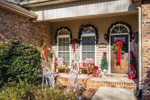 126 Grayrock Dr, Statesville, NC 28677 - Photo 2