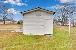 424 N Center St, Oakboro, NC 28129 - Photo 34