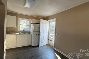 513 Holly St, Dallas, NC 28034 - Photo 6