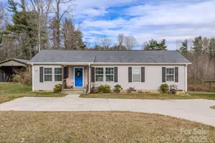 1471 Howard Gap Loop Rd, Flat Rock, NC 28731 - Photo 1