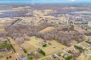 2107 Jenkins Printing Dr, Newton, NC 28658 - Photo 4