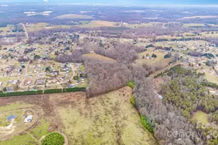 2107 Jenkins Printing Dr, Newton, NC 28658 - Photo 6